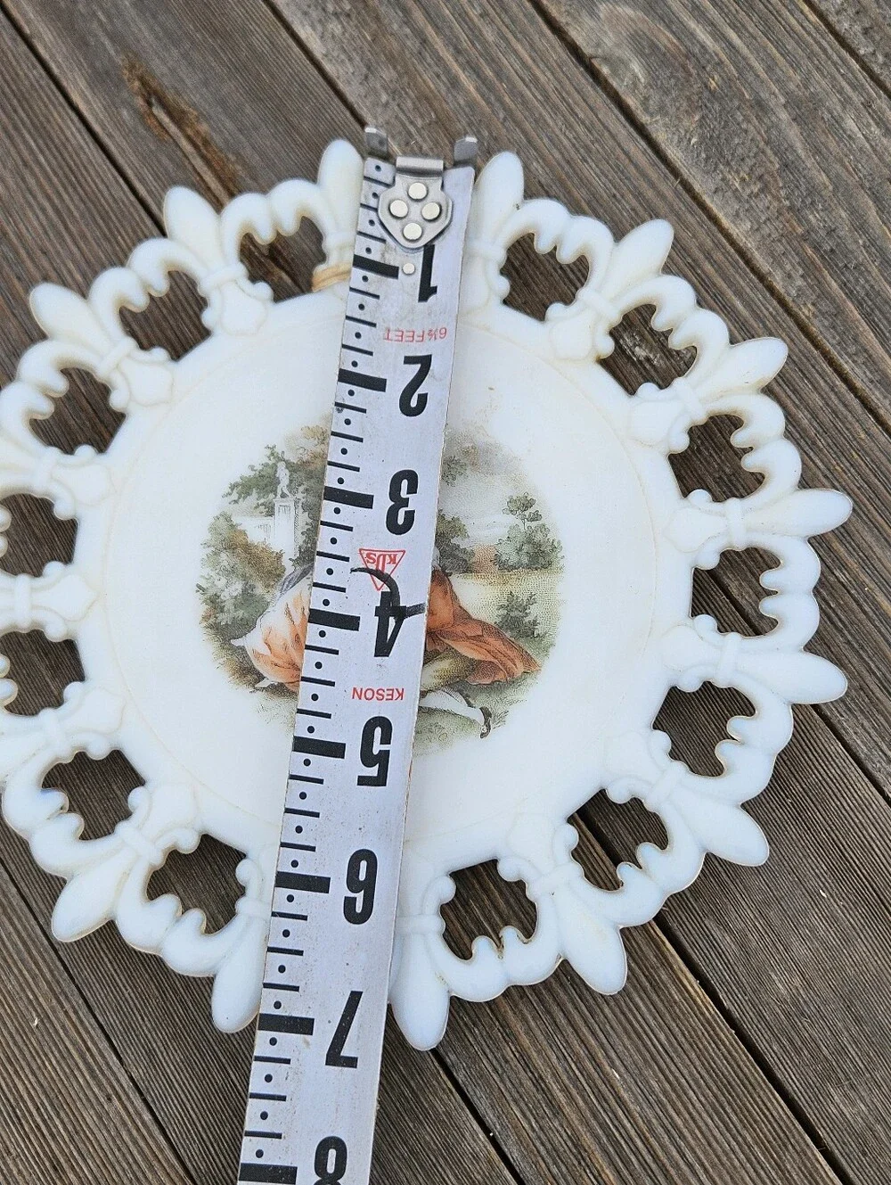 MILK GLASS PLATE Vintage Westmoreland Colonial Courting Couple Fleur De Lis 7